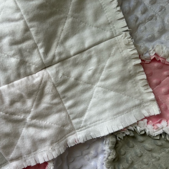 Baby girl rag quilt blanket / stroller car seat size - Picture 6 of 12